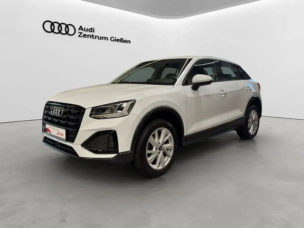 Gebraucht Audi Q2 Ambiente 150 PS (110 kW) 2022 Gletscherweiß metallic (metallic) SUV