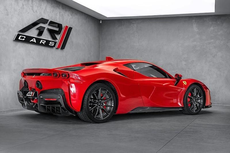 Second-hand Ferrari SF90 780 CP (573 kW) 2024 Roșu