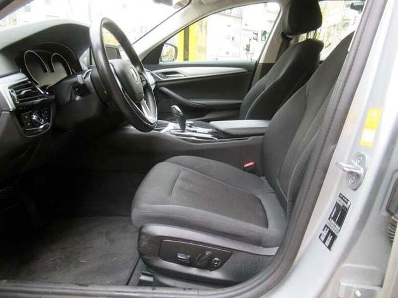 Gebraucht BMW 520 190 PS (139 kW) 2019 Silber Kombi