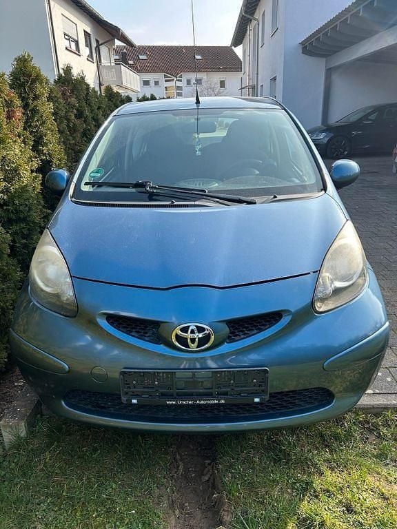 Używany Toyota Aygo 68 KM (50 kW) 2008 Niebieski Hatchback