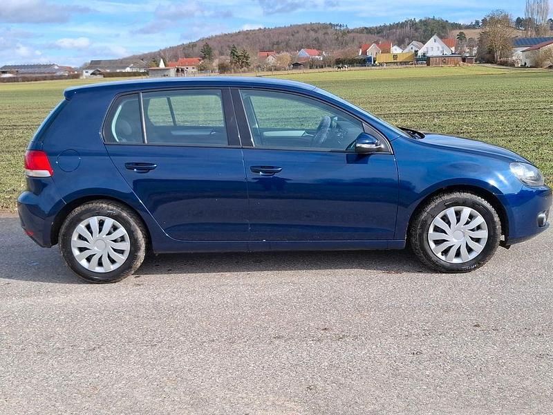 Gebraucht VW Golf VI Highline 105 PS (77 kW) 2011 Blau Kleinwagen