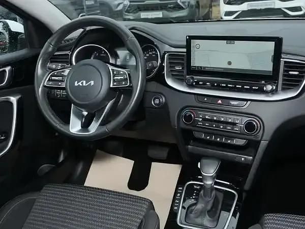 Używany Kia Ceed 136 KM (100 kW) 2024 Biały Hatchback