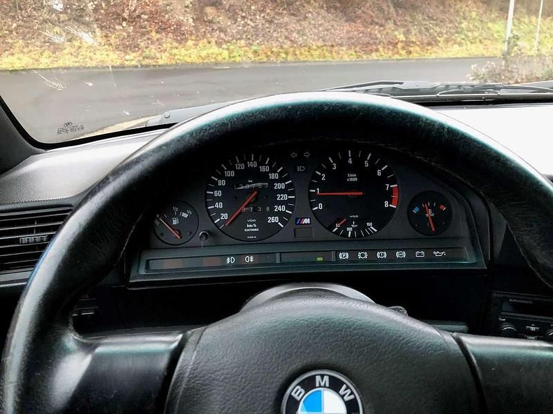 Gebraucht BMW M3 215 PS (158 kW) 1990 Schwarz Limousine