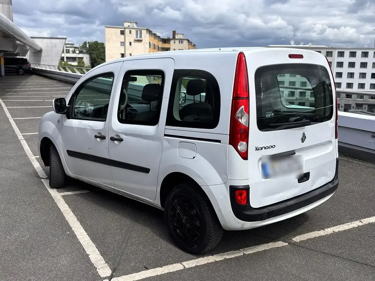 Gebraucht Renault Kangoo 106 PS (77 kW) 2010 Weiß Van / Kleinbus