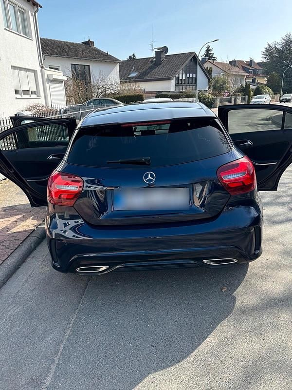 Gebraucht Mercedes A180 AMG 2017 Blau Limousine