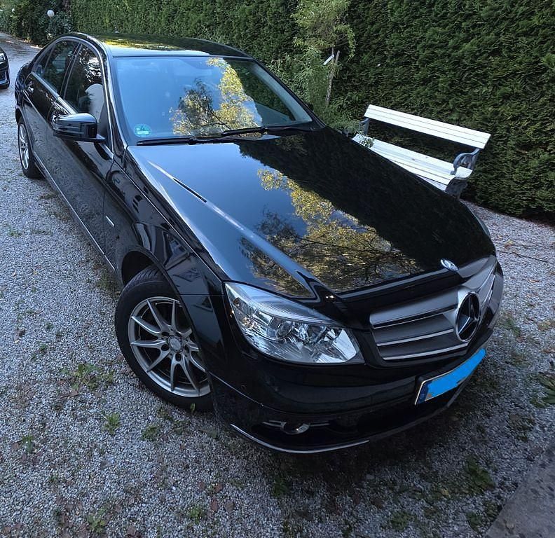 Schwarz Gebraucht 2010 Mercedes 220 Limousine | 14.000 € (Fairer Preis) - Bild 1/4