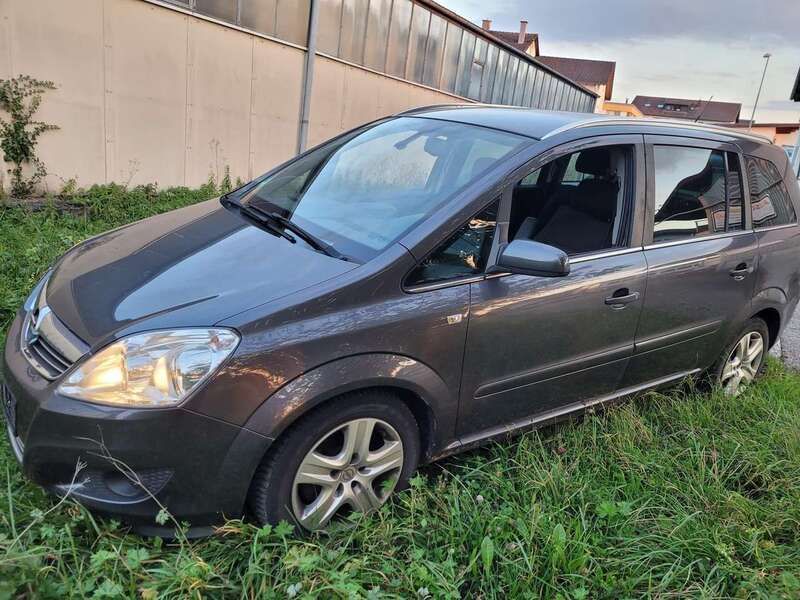 Grau Gebraucht 2008 Opel Zafira Van / Kleinbus | 1.950 € (Superpreis) - Bild 1/4