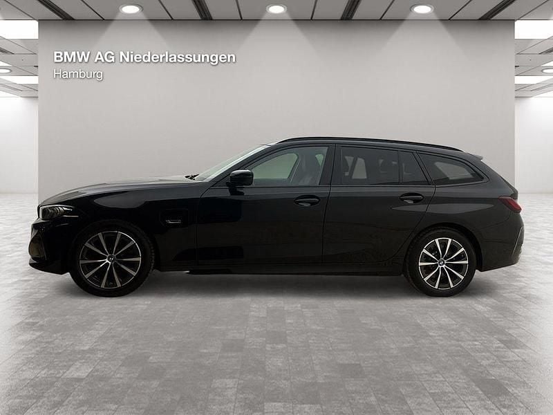 Gebraucht BMW 330e Sport Line 184 PS (135 kW) 2022 Schwarz Kombi