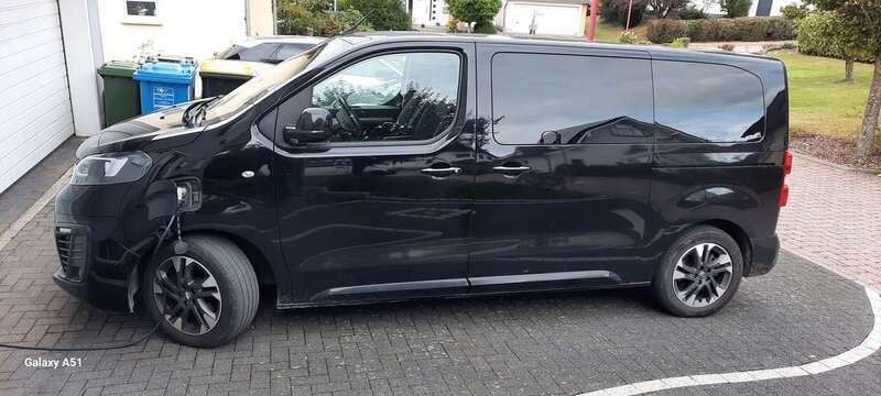 Schwarz Gebraucht 2020 Opel Zafira Life Elegance Van | 25.000 € (Guter Preis) - Bild 1/4