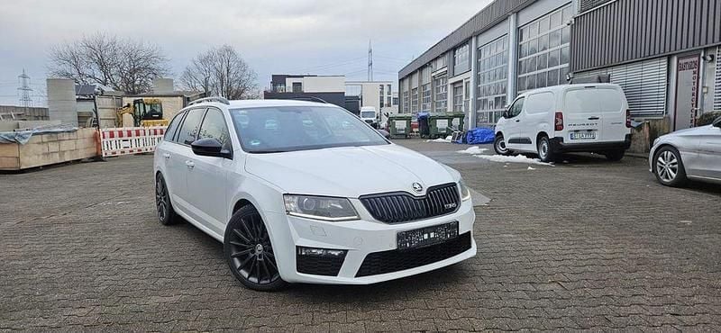 Weiß Gebraucht 2016 Skoda Octavia RS Kleinwagen | 14.900 € (Superpreis) - Bild 1/4