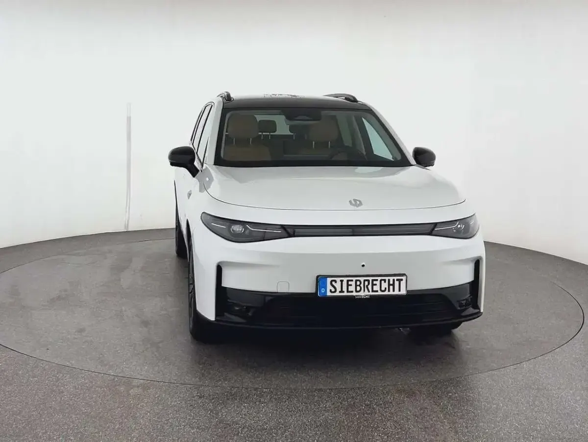 Neu Leapmotor C10 160 kW (218 PS) 2025 Weiß SUV