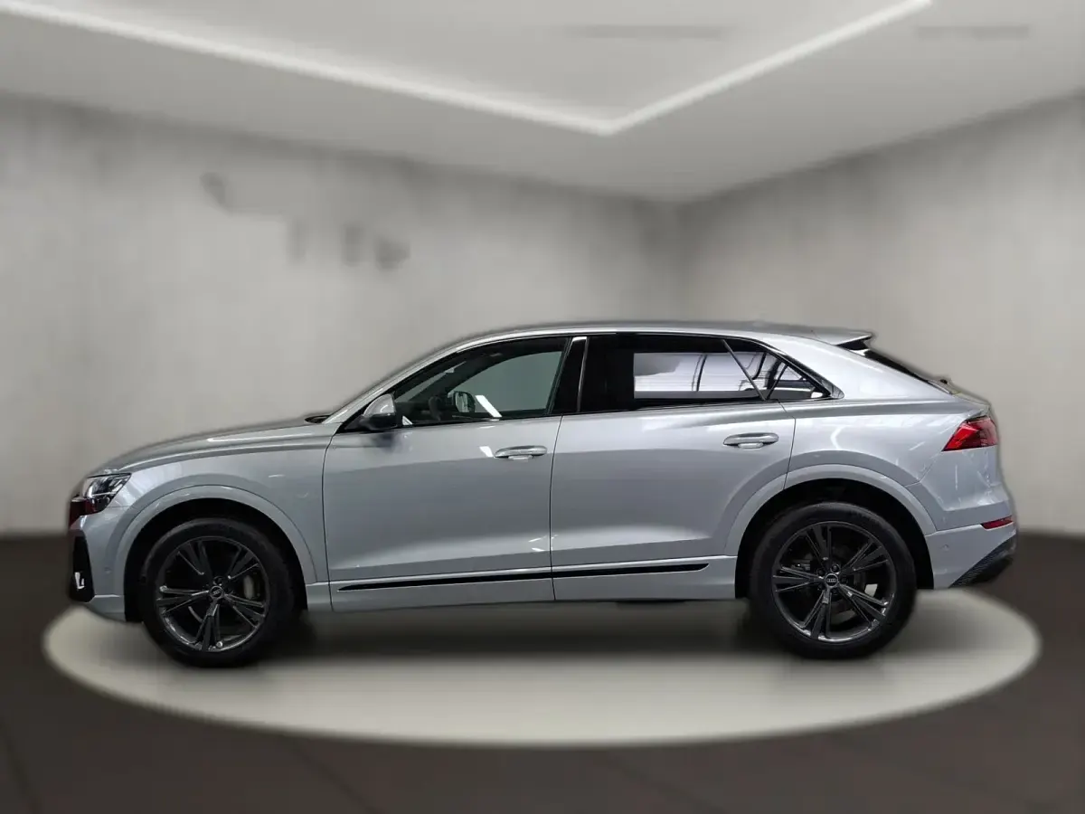 Gebraucht Audi Q8 Ambiente 231 PS (169 kW) 2025 Silber metallic SUV