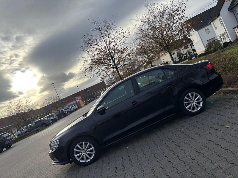 Gebraucht VW Jetta 105 PS (77 kW) 2014 Schwarz Limousine