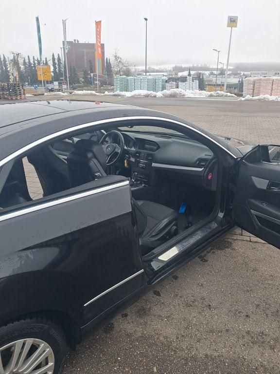 Gebraucht Mercedes E220 170 PS (125 kW) 2012 Schwarz Coupé