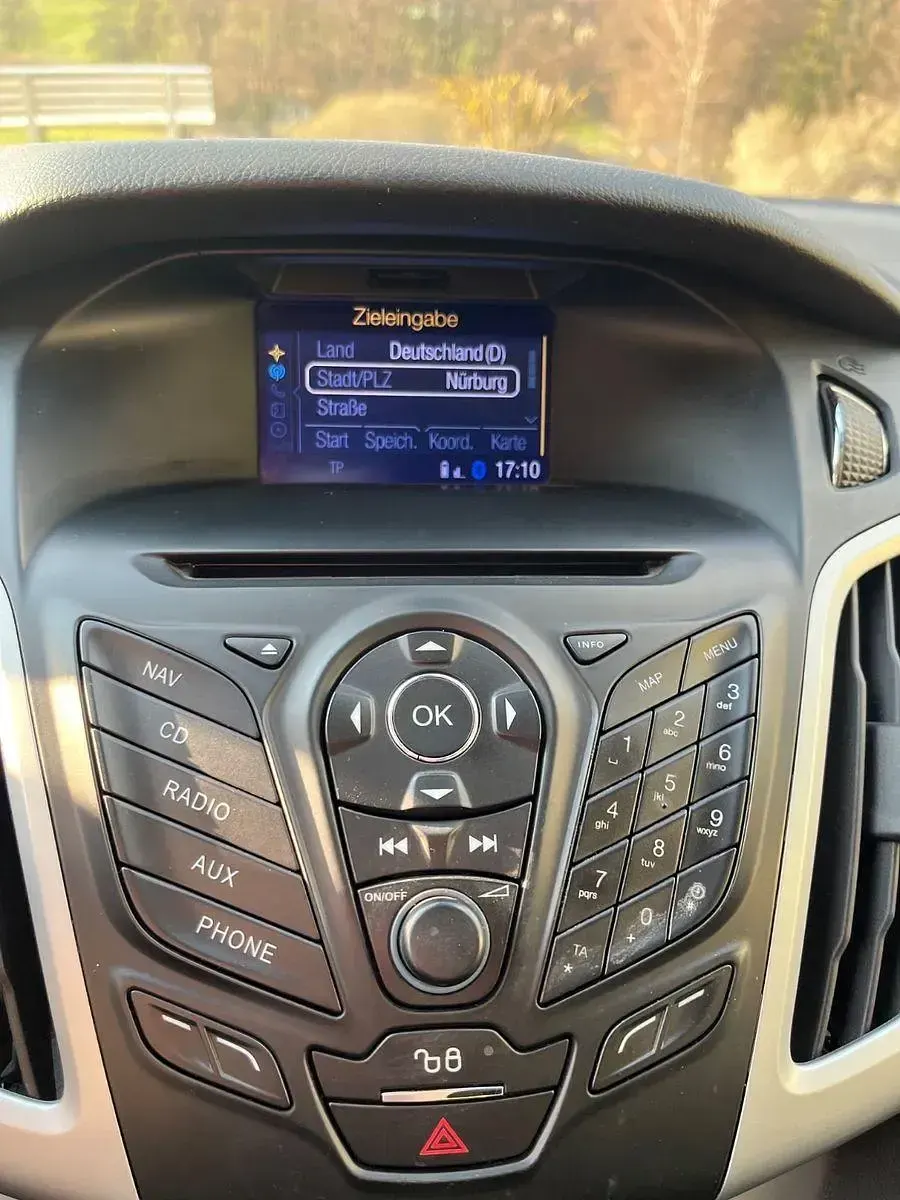 Gebraucht Ford Focus 125 PS (91 kW) 2012 Grau Kombi