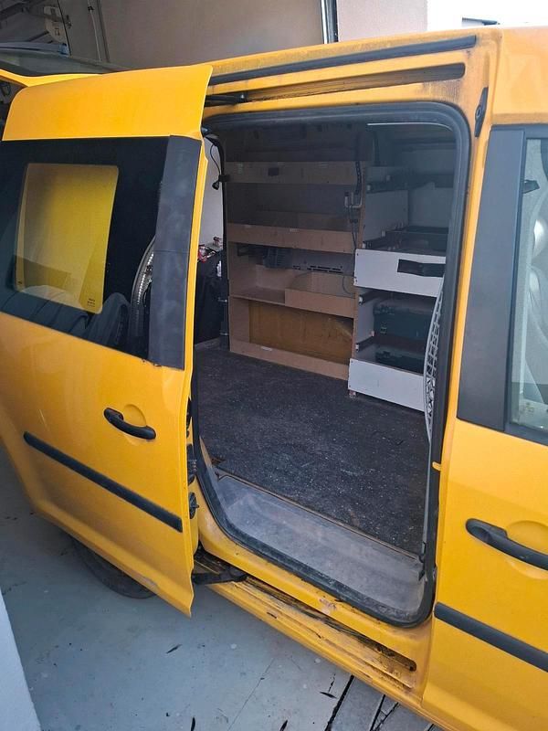 Second-hand VW Caddy 70 CP (51 kW) 2010 Galben Monovolum