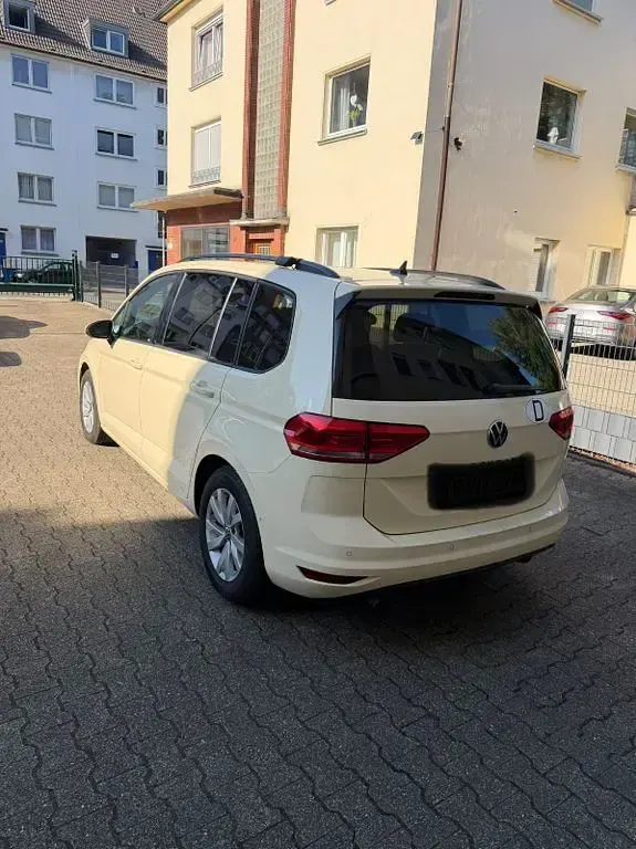 Gebraucht VW Touran Move 150 PS (110 kW) 2023 Beige Van / Kleinbus