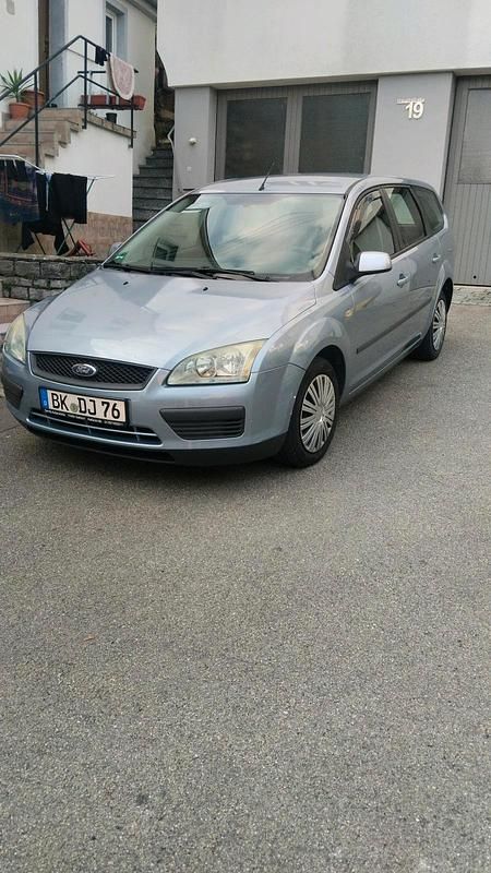 Blau Gebraucht 2007 Ford Focus Kombi | 800 € (Guter Preis) - Bild 1/4