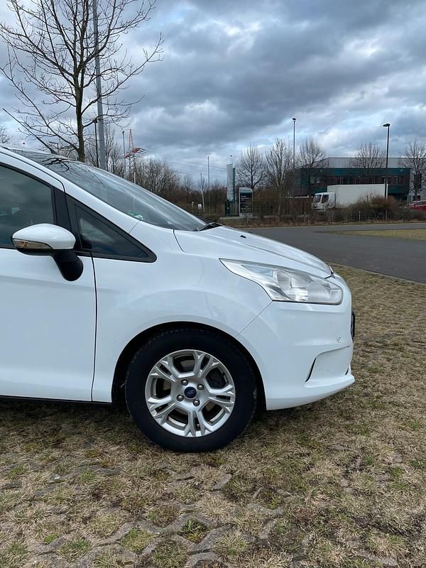 Gebraucht Ford B-MAX 101 PS (74 kW) 2015 Weiß Van / Kleinbus