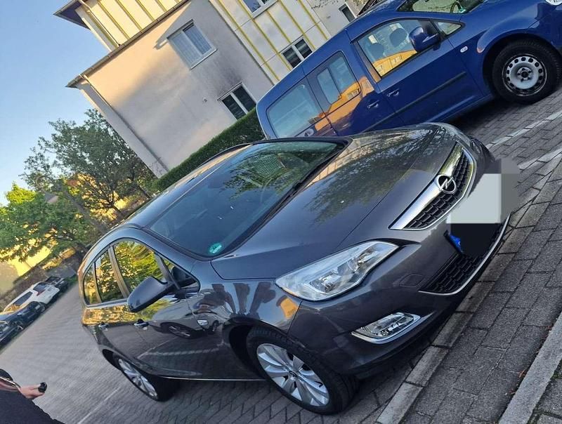 Grau Gebraucht 2011 Opel Astra Kombi | 4.500 € (Fairer Preis) - Bild 1/4