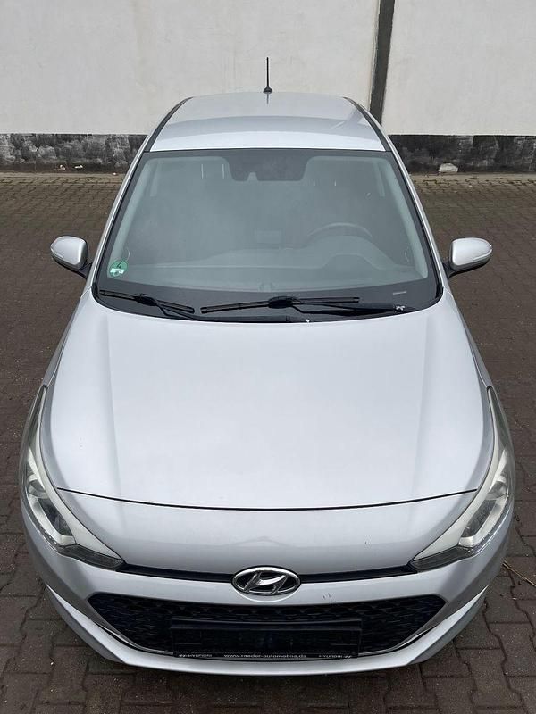 Gebraucht Hyundai i20 YES! Gold 75 PS (55 kW) 2016 Silber Kleinwagen