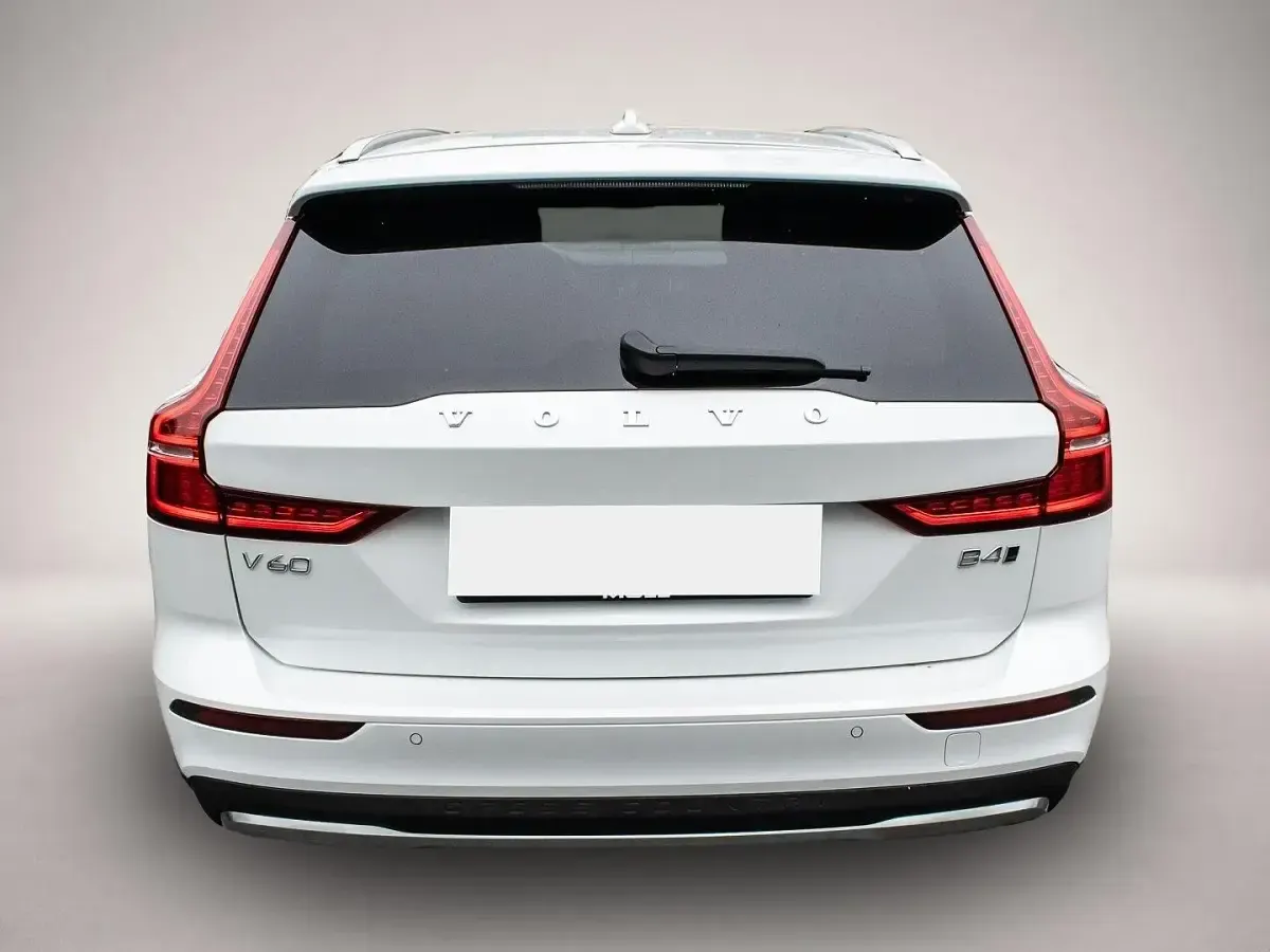 Gebraucht Volvo V60 CC Plus 197 PS (144 kW) 2024 Manufacturer Kombi