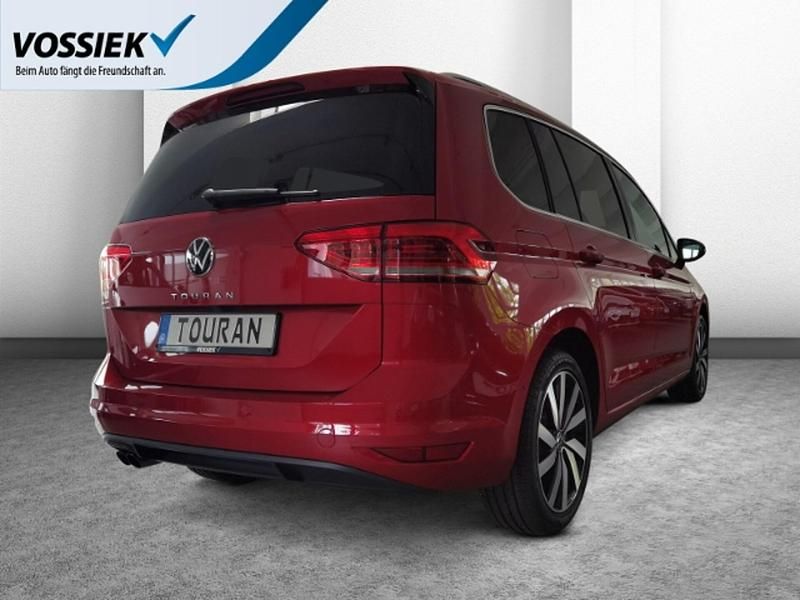 Gebraucht VW Touran Highline 150 PS (110 kW) 2023 Rot Van / Kleinbus