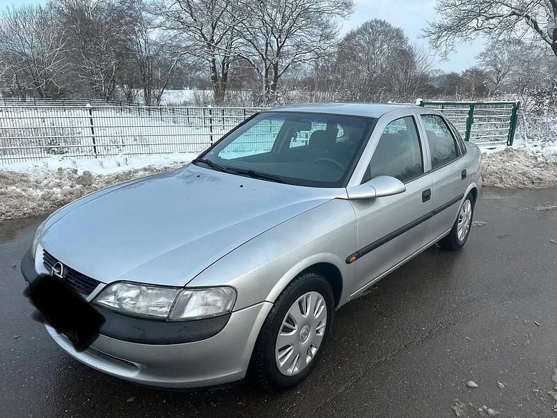Silber Gebraucht 1998 Opel Vectra Limousine | 2.050 € (Fairer Preis) - Bild 1/4