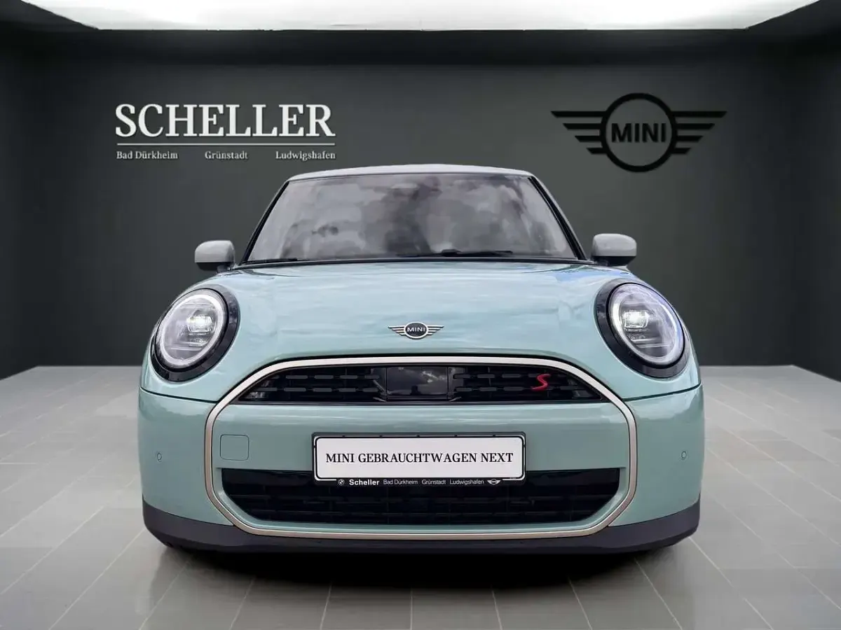 Gebraucht Mini Cooper S Favoured 204 PS (150 kW) 2024 Ocean wave green Kleinwagen
