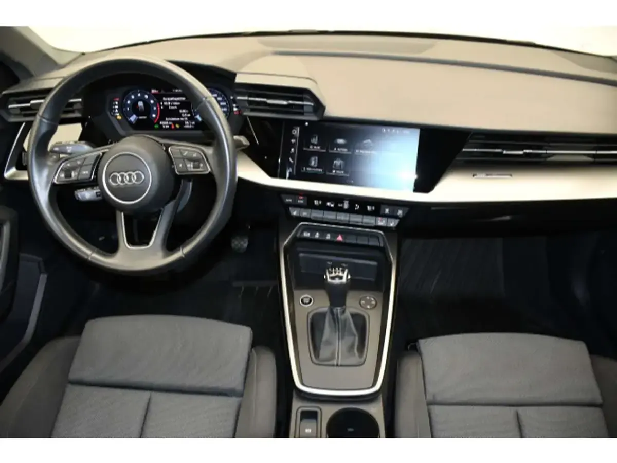 Gebraucht Audi A3 Ambiente 150 PS (110 kW) 2022 Brillantschwarz Limousine