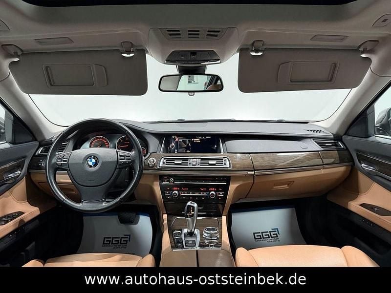 Second-hand BMW 730 258 CP (189 kW) 2014 Maro Berlinǎ