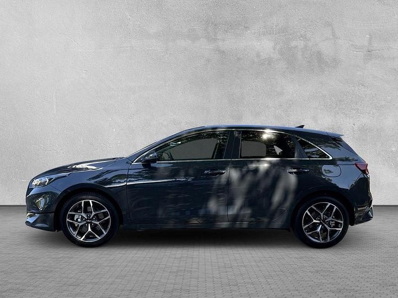 Neu Kia Ceed Style 101 PS (74 kW) 2025 Schwarz Kleinwagen