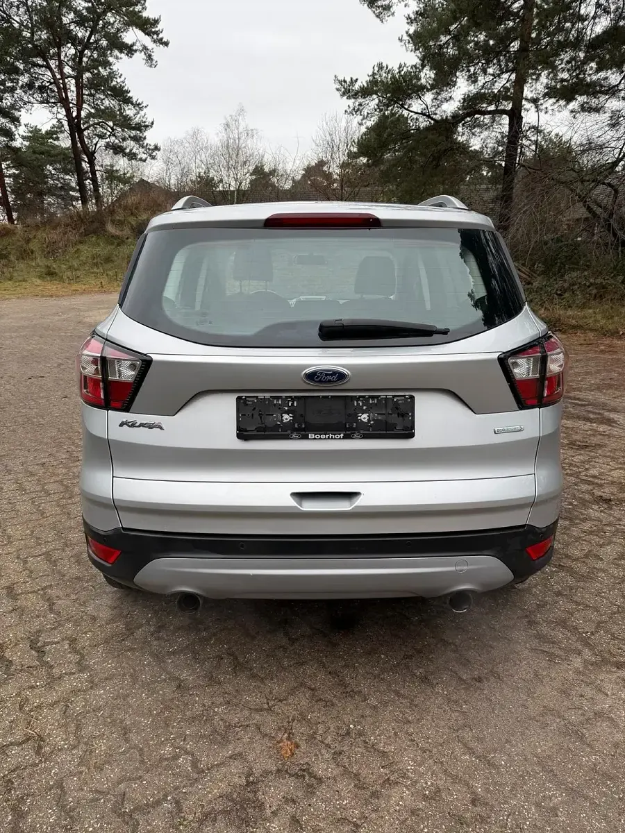 Używany Ford Kuga 120 KM (88 kW) 2017 Srebrny SUV