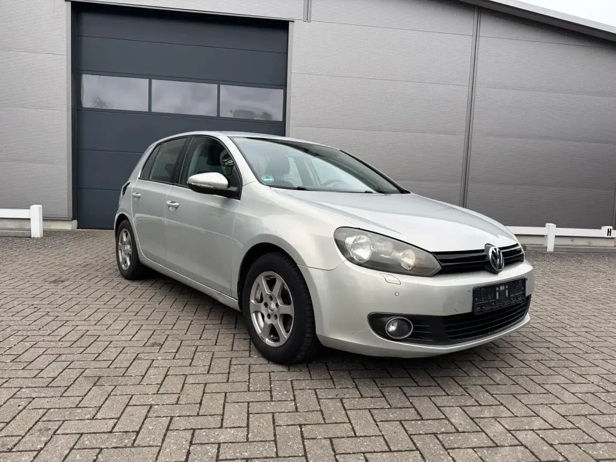 Gebraucht VW Golf VII Trendline 102 PS (75 kW) 2012 Silber Kleinwagen