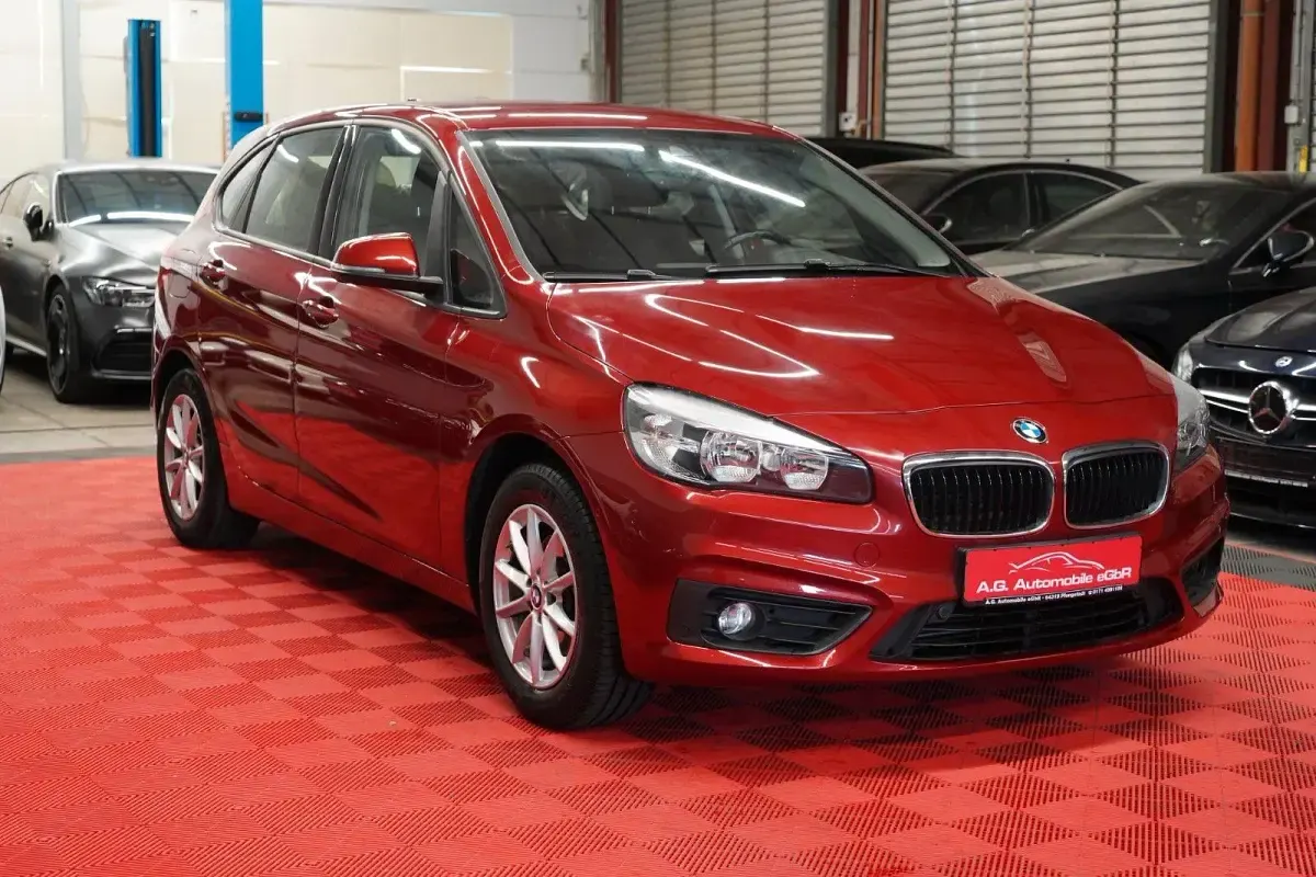 Używany BMW 218 Active Tourer Performance 136 KM (100 kW) 2017 Czerwony Minivan