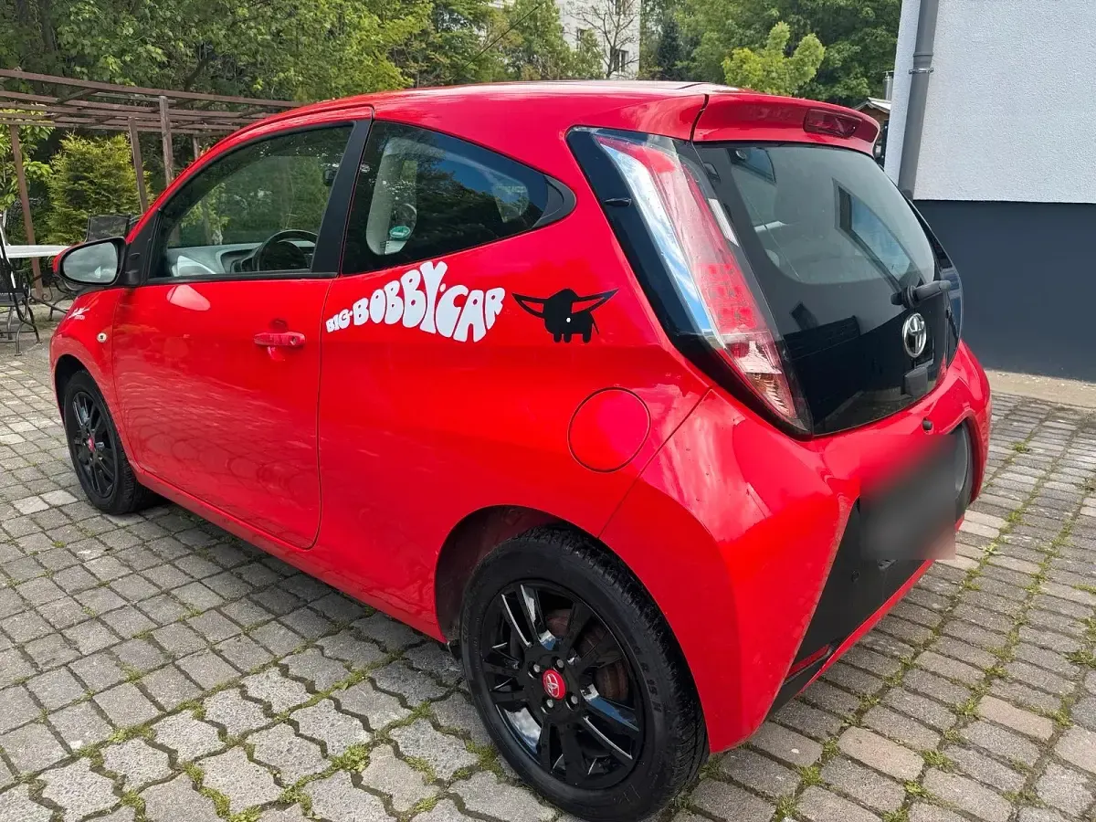 Gebraucht Toyota Aygo 69 PS (50 kW) 2016 Rot Kleinwagen