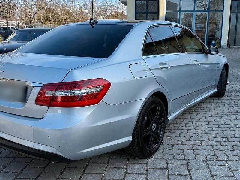 Gebraucht Mercedes E220 170 PS (125 kW) 2011 Grau Limousine