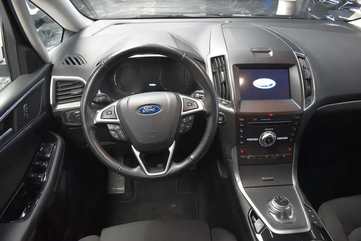 Gebraucht Ford S-MAX Titanium 190 PS (139 kW) 2022 Weiß Van / Kleinbus