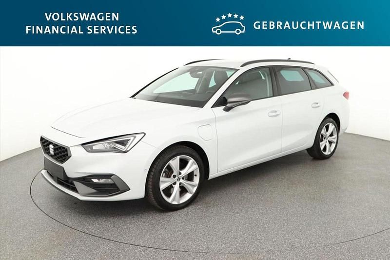 Weiß Gebraucht 2021 Seat Leon ST FR-Line Kombi | 20.849 € (Guter Preis) - Bild 1/4