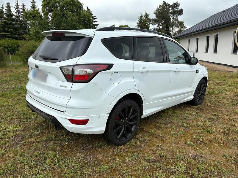 Gebraucht Ford Kuga ST-Line 182 PS (133 kW) 2018 Weiß SUV