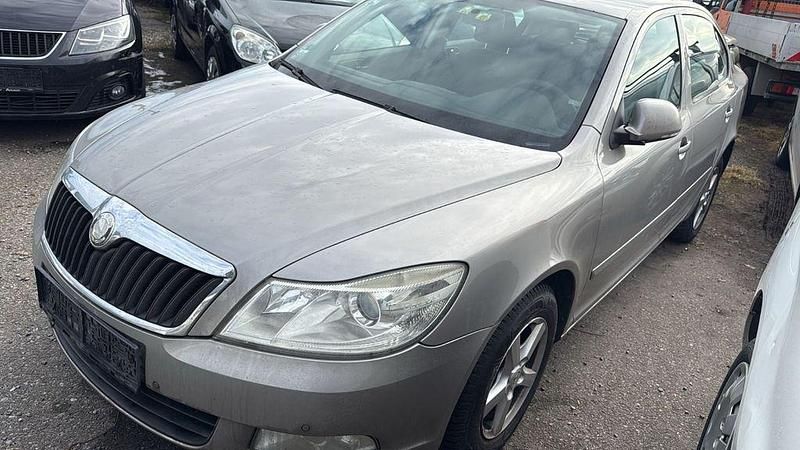 Gebraucht Skoda Octavia Elegance 105 PS (77 kW) 2009 Beige Limousine