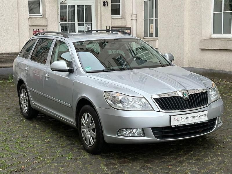 Gebraucht Skoda Octavia Ambiente 105 PS (77 kW) 2011 Silber Kombi