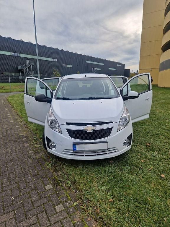 Weiß Gebraucht 2013 Chevrolet Spark LT Kleinwagen | 3.200 € (Fairer Preis) - Bild 1/4