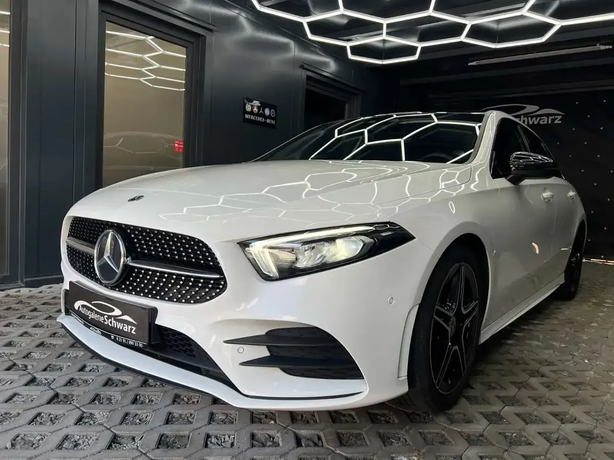 Gebraucht Mercedes A180 AMG 136 PS (100 kW) 2021 Amg polarweiss Limousine