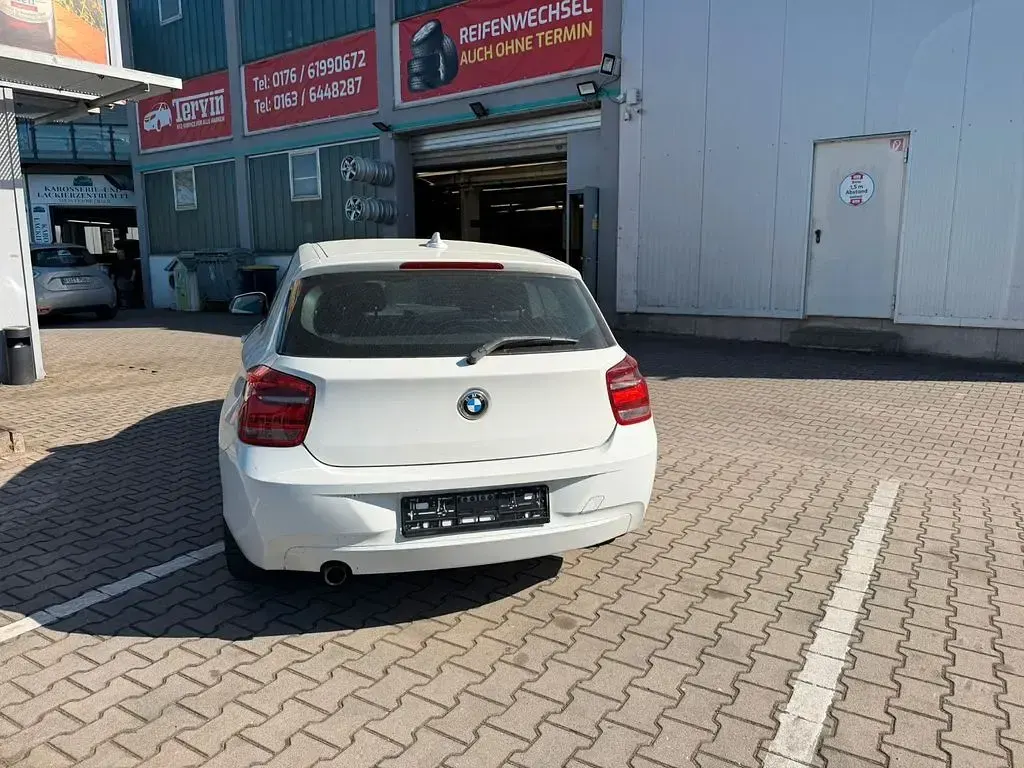 Gebraucht BMW 114 102 PS (75 kW) 2012 Weiß Kleinwagen