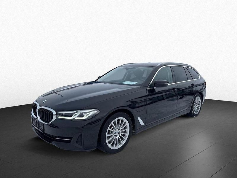 Gebraucht BMW 530e Sport Line 292 PS (214 kW) 2021 Bmw 530e touring aut. (schwarz) Kombi