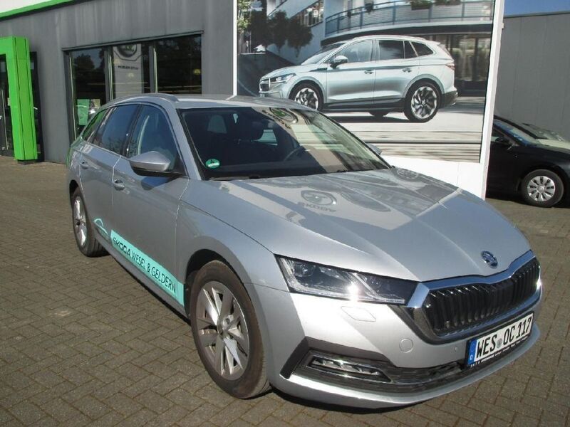 Brilliantsilber metallic Gebraucht 2024 Skoda Octavia Style Kombi | 35.990 € (Fairer Preis) - Bild 1/4