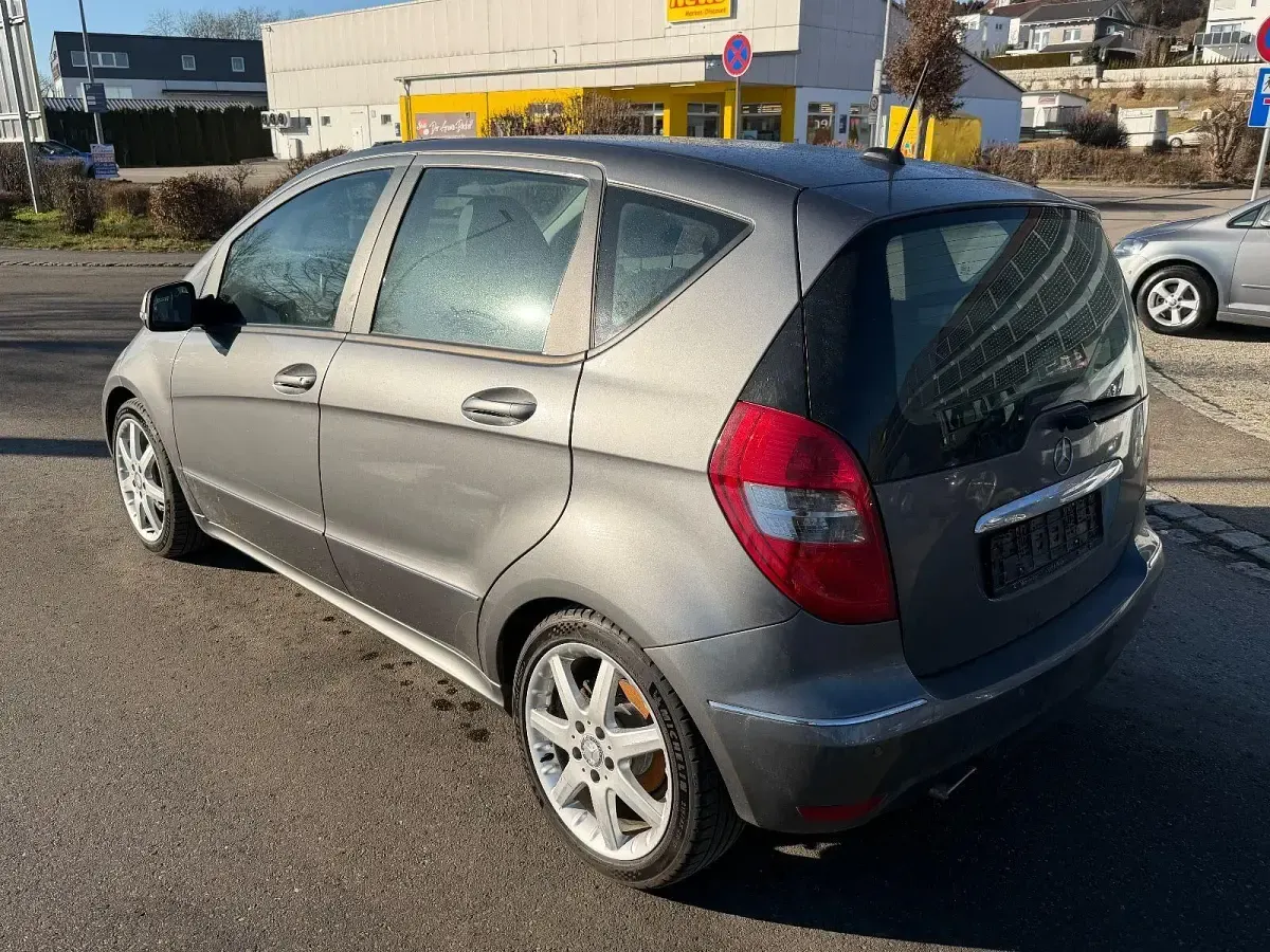 Gebraucht Mercedes A200 Avantgarde 136 PS (100 kW) 2008 Grau Van / Kleinbus