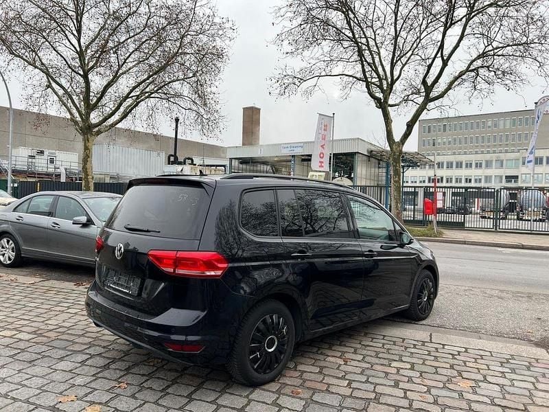 Gebraucht VW Touran 116 PS (85 kW) 2019 Schwarz Van / Kleinbus
