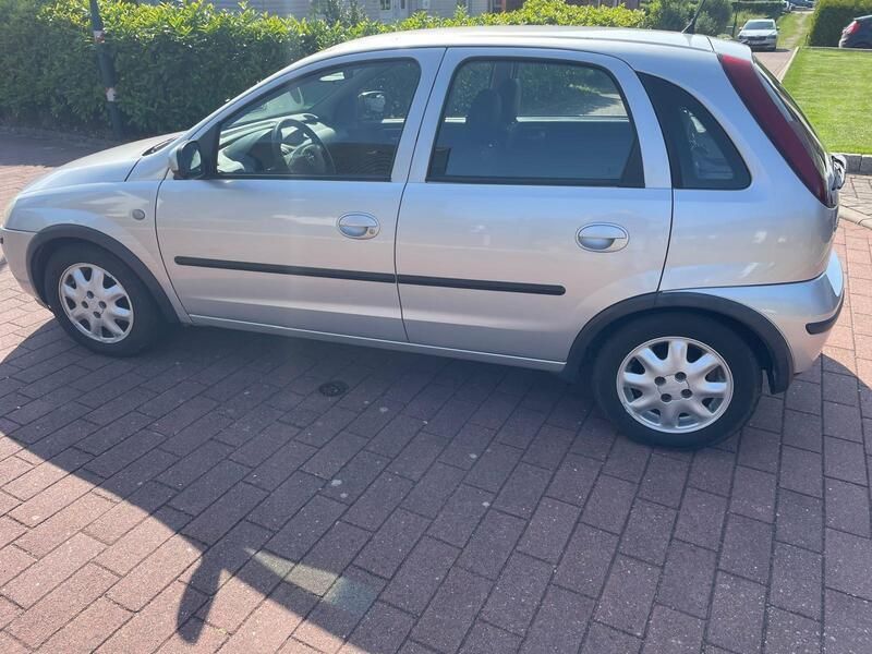Grau Gebraucht 2003 Opel Corsa Kleinwagen | 2.800 € - Bild 1/4